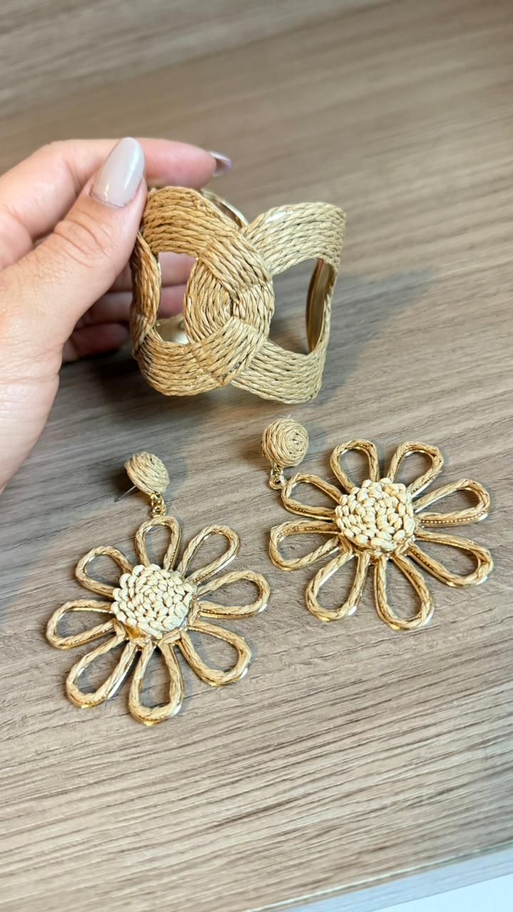 CONJUNTO DE BRINCO COM BRACELETE