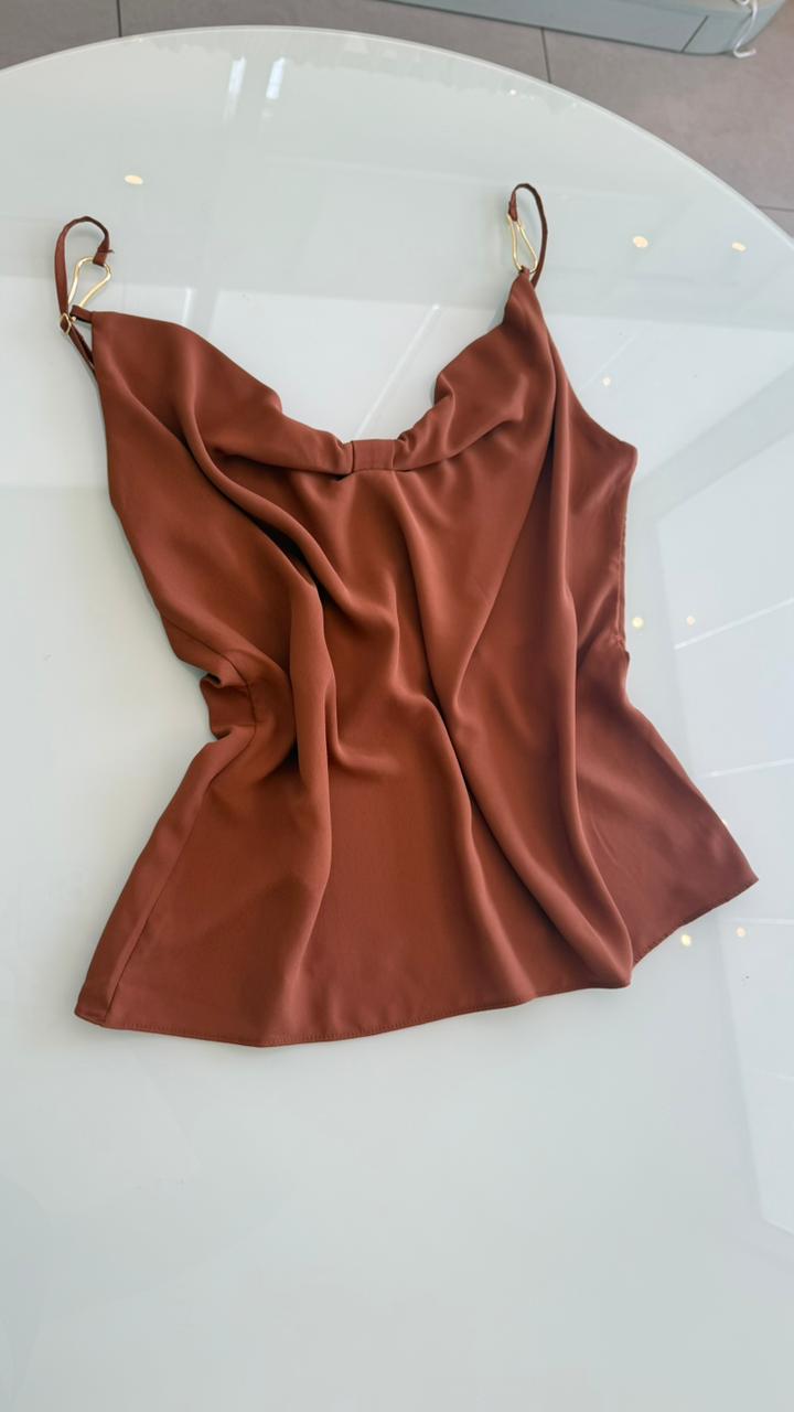 BLUSA LISA ALCAS FINAS