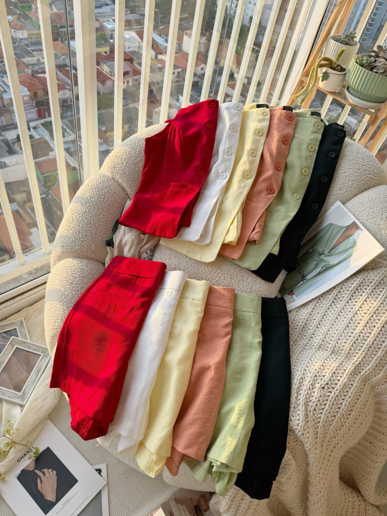 CONJUNTO DE SHORT SAIA E TOP ALFAIATARIA