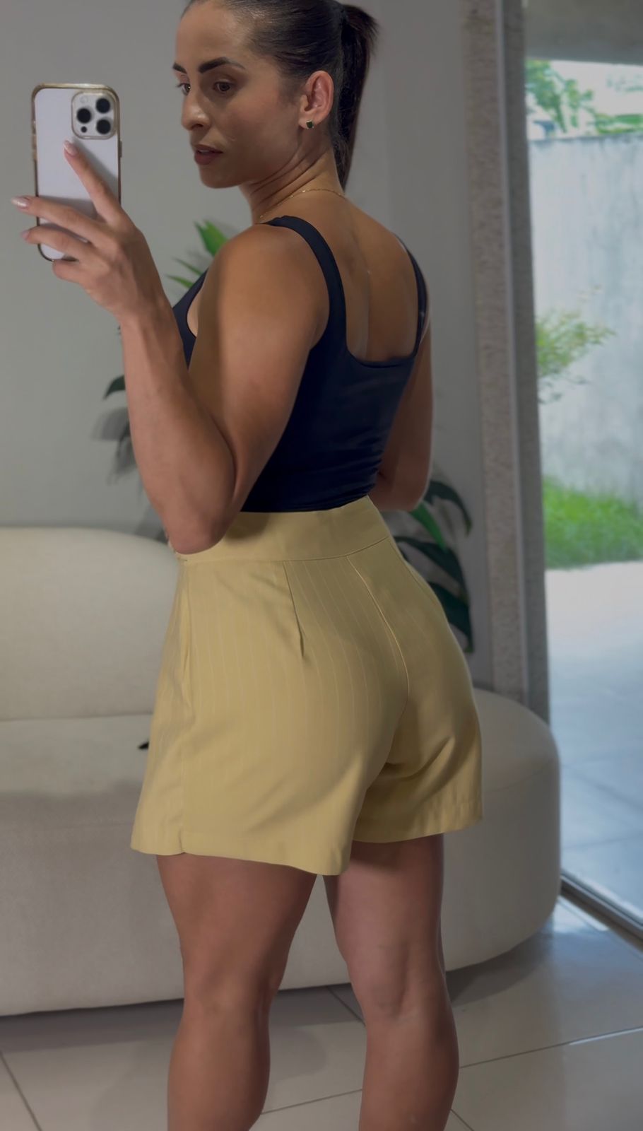 SHORT RISCA DE GIZ AMARELO ALFAIATARIA